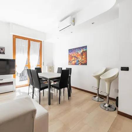 아파트 Cenisio M5 Lovely - With Balcony! 밀라노